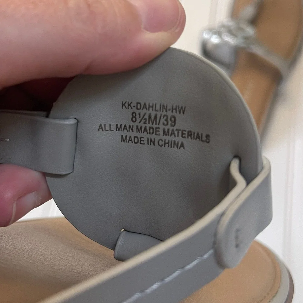 Kelly & Katie Dahlin Grey Medallion Thong Sandals Silver Accent Womens 8.5M